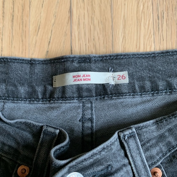 Levi Mom Jean - Picture 4 of 5